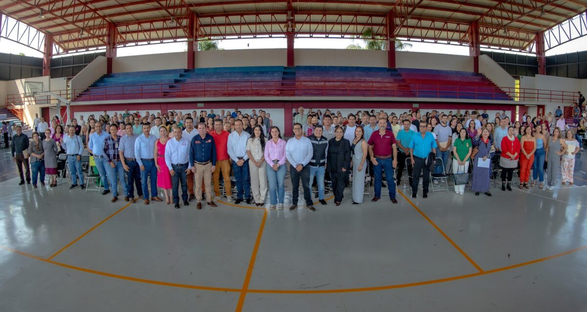 En Autlán Entregan Equipos a Maestros y Escuelas