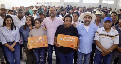 Entrega SADER Tarjeta Única a Pescadores de Cajititlán