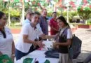 Luis Arias Entrega Paquetes Escolares en La Concha