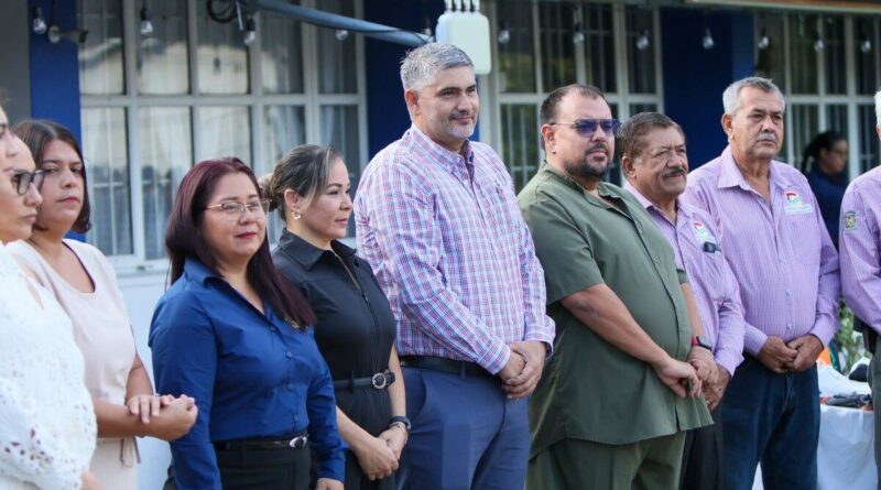 Entrega Gibi Pérez Mochilas y Útiles del Programa Listo Jalisco