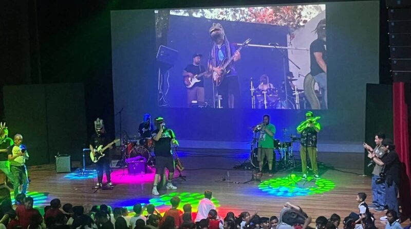 Participan Primarias de La Huerta en Festival Papirolas Autlán 2026
